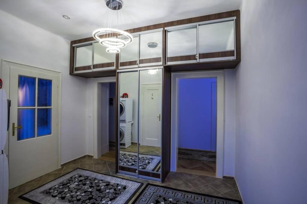 Luxury Air-Conditioned Family Apartment Spitalska Old Town Братислава Екстериор снимка