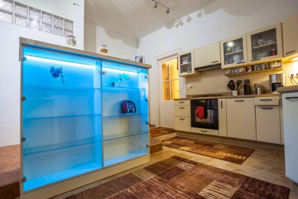 Luxury Air-Conditioned Family Apartment Spitalska Old Town Братислава Екстериор снимка