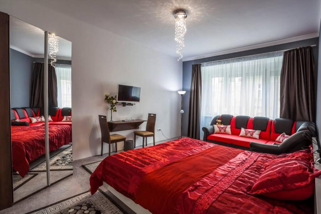 Luxury Air-Conditioned Family Apartment Spitalska Old Town Братислава Екстериор снимка