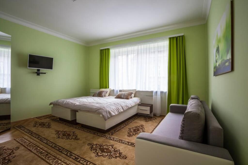Luxury Air-Conditioned Family Apartment Spitalska Old Town Братислава Екстериор снимка