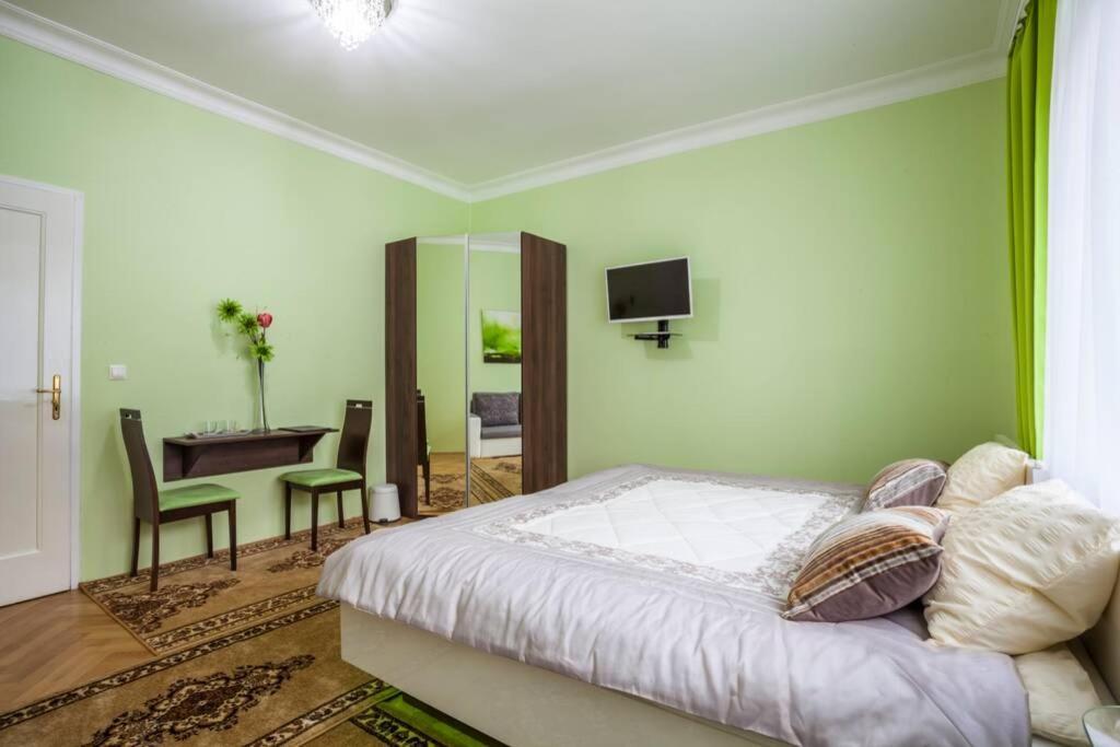 Luxury Air-Conditioned Family Apartment Spitalska Old Town Братислава Екстериор снимка