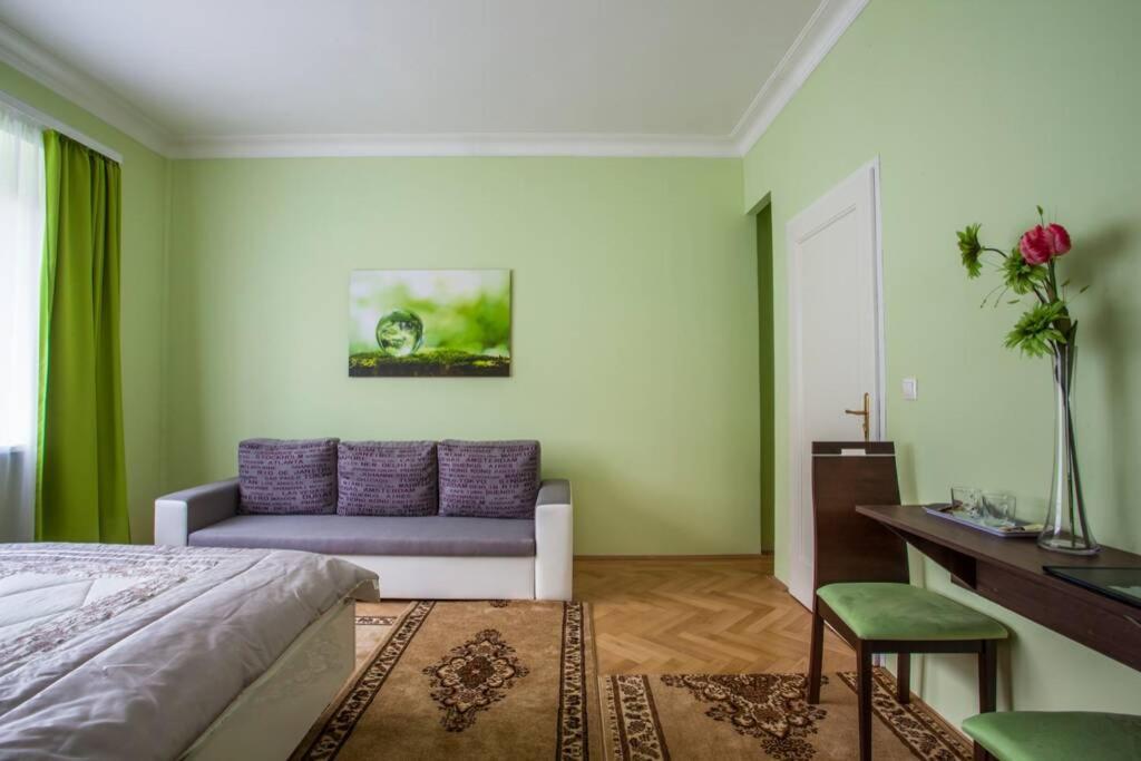 Luxury Air-Conditioned Family Apartment Spitalska Old Town Братислава Екстериор снимка